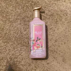 Bath & Body Works Mrs. Claus' Cocktail Hand Soap - Light Pink